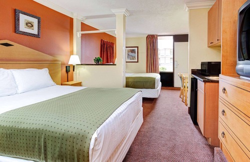 Historic Downtown Kissimmee Hotel | Days Inn by Wyndham Kissimmee West