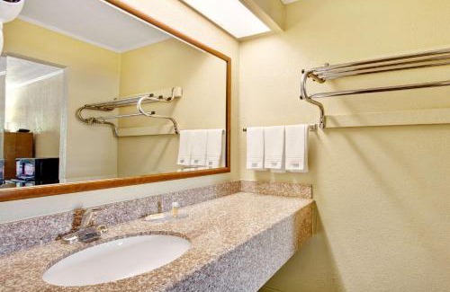 Cedar Bluff Hotel | Days Inn by Wyndham Knoxville West