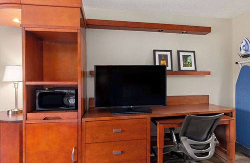 Knoxville Hotel | Days Inn by Wyndham Knoxville East