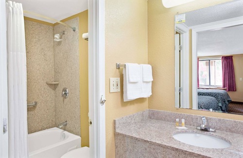Lawrenceville Hotel | Days Inn by Wyndham Lawrenceville