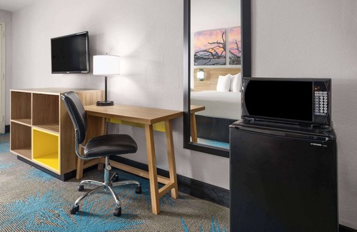 Ladson Hotel | Days Inn by Wyndham Ladson Summerville Charleston