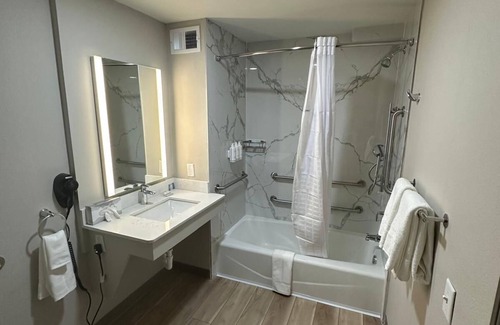 Mandan Hotel | Days Inn by Wyndham Mandan Bismarck Area