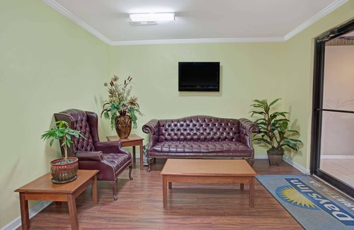 Marietta Hotel | Days Inn by Wyndham Marietta White Water