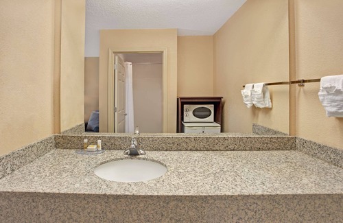 Marietta Hotel | Days Inn by Wyndham Marietta White Water