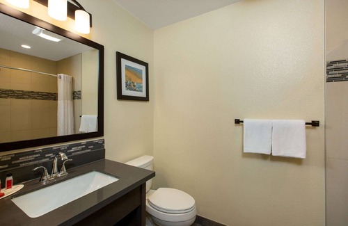 Munras Avenue Hotel | Days Inn by Wyndham Monterey-Fisherman's Wharf Aquarium