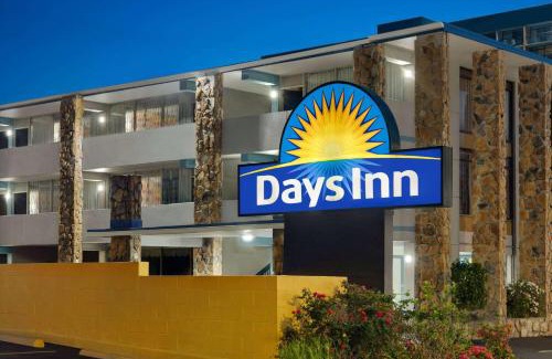 Myrtle Beach Hotel | Days Inn by Wyndham Myrtle Beach-Beach Front