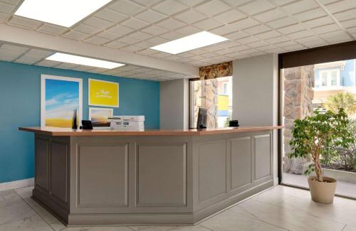 Myrtle Beach Hotel | Days Inn by Wyndham Myrtle Beach-Beach Front