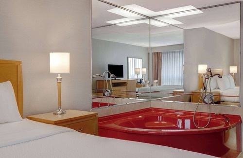 Fallsview Hotel | Days Inn by Wyndham Niagara Falls Near The Falls