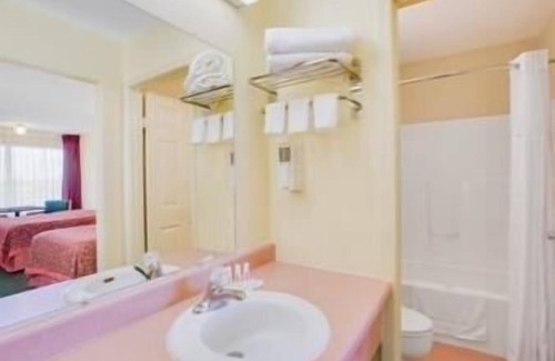 Newport Hotel | Days Inn by Wyndham Newport