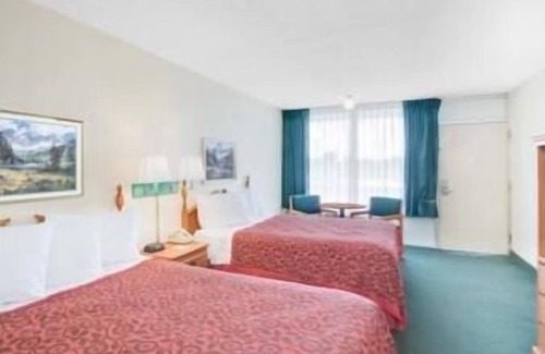 Newport Hotel | Days Inn by Wyndham Newport
