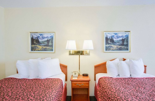 Newport Hotel | Days Inn by Wyndham Newport