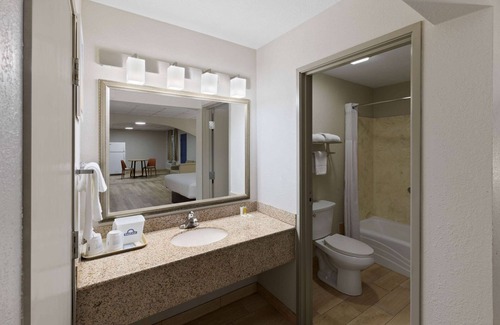 Oklahoma City Hotel | Days Inn by Wyndham Oklahoma City
