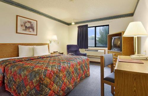 West Omaha Hotel | Days Inn by Wyndham Omaha - West Dodge