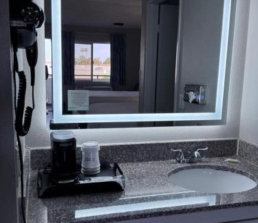 Ontario Hotel | Days Inn by Wyndham Ontario Airport