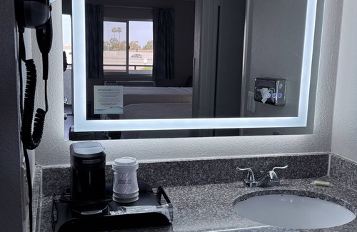 Ontario Hotel | Days Inn by Wyndham Ontario Airport