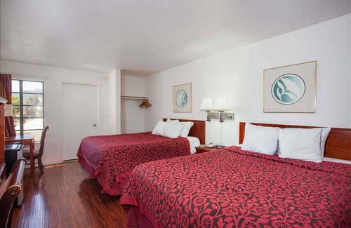Orange Hotel | Days Inn by Wyndham Orange Anaheim