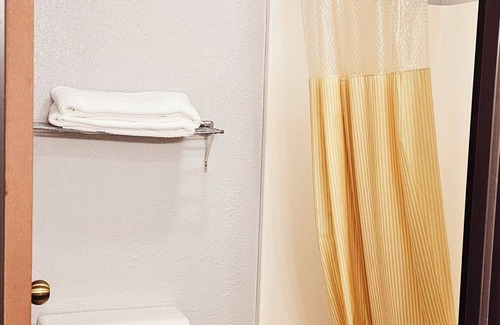 Ozark Hotel | Days Inn by Wyndham Ozark Springfield