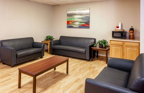 Portage Hotel | Days Inn by Wyndham Portage/Indiana Dunes National Park