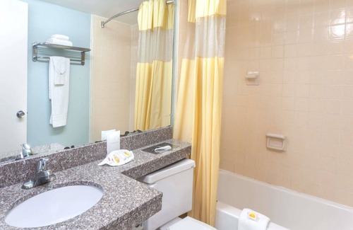 Portage Hotel | Days Inn by Wyndham Portage/Indiana Dunes National Park