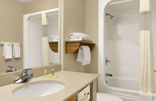 Rapid City Hotel | Days Inn by Wyndham Rapid City