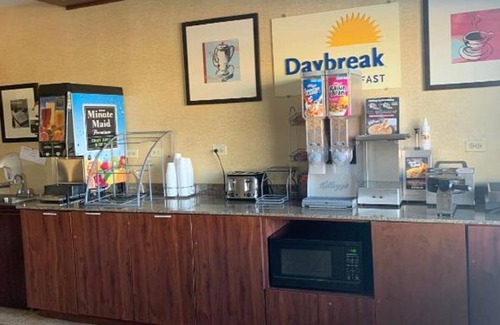 Cherry Valley Hotel | Days Inn by Wyndham Rockford I-90 Casino District
