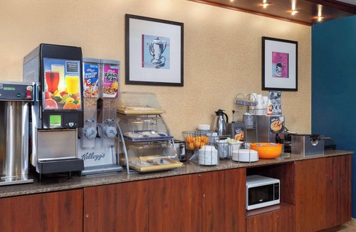 Cherry Valley Hotel | Days Inn by Wyndham Rockford I-90 Casino District
