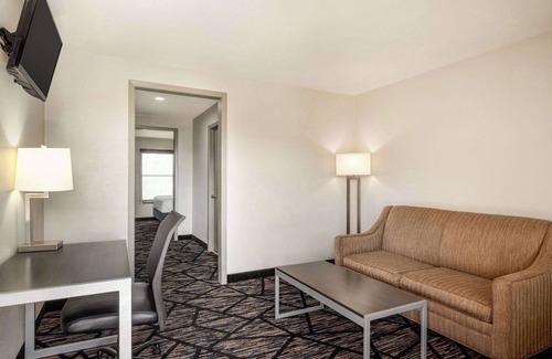 Wetmore Hotel | Days Inn by Wyndham San Antonio Near Fiesta Park