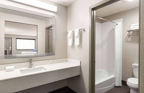 Wetmore Hotel | Days Inn by Wyndham San Antonio Near Fiesta Park