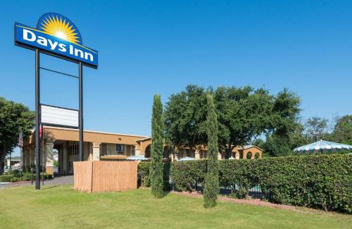 Rio Vista Hotel | Days Inn by Wyndham San Marcos