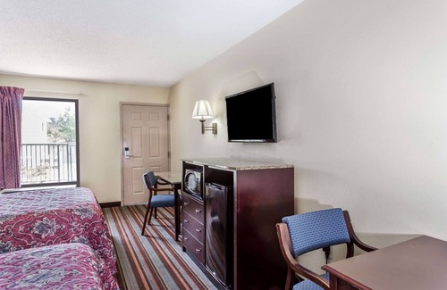 Sanford Hotel | Days Inn by Wyndham Sanford