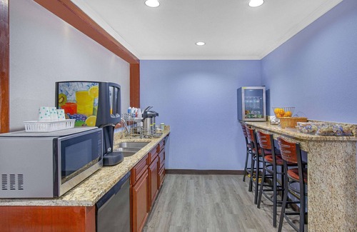 Savannah Hotel | Days Inn by Wyndham Savannah