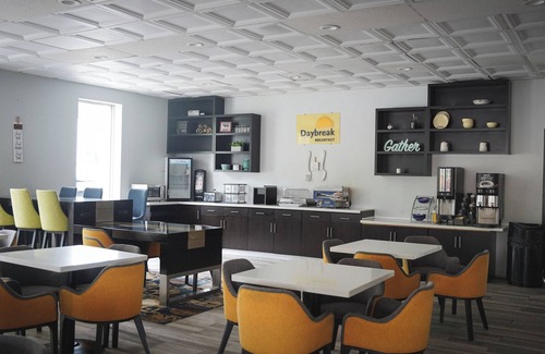 Southington Hotel | Days Inn by Wyndham Southington
