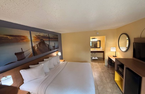 St. Petersburg - Clearwater Hotel | Days Inn by Wyndham St. Petersburg/Tampa Bay Area
