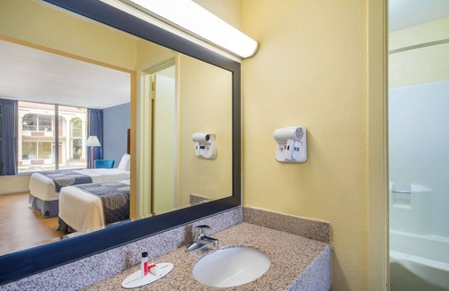 Statesville Hotel | Days Inn by Wyndham Statesville