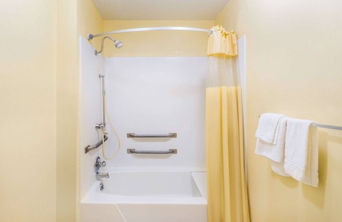 Statesville Hotel | Days Inn by Wyndham Statesville