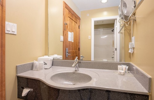 Surrey Hotel | Days Inn by Wyndham Surrey