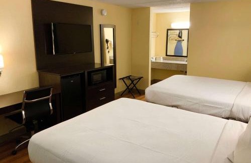 Troy Hotel | Days Inn by Wyndham Troy IL