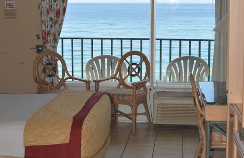 Panama City Beach Hotel | Days Inn by Wyndham Panama City Beach/Beachfront Resort