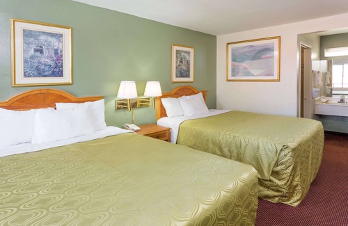 Patton Hotel | Days Inn by Wyndham San Bernardino