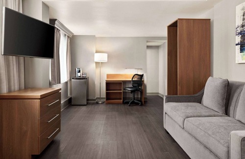 Central Hotel | Days Inn by Wyndham Vancouver Downtown