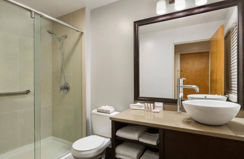 Central Hotel | Days Inn by Wyndham Vancouver Downtown