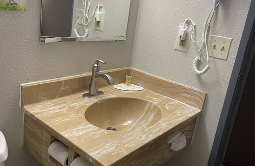 Warrensburg Hotel | Days Inn by Wyndham Warrensburg
