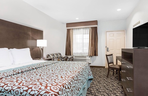 Madisonville Hotel | Days Inn & Suites by Wyndham Madisonville