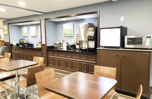 Merrillville Hotel | Days Inn & Suites by Wyndham Merrillville