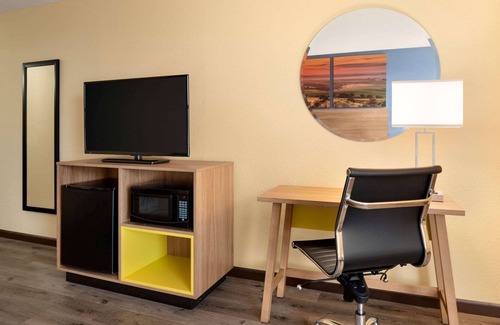 Merrillville Hotel | Days Inn & Suites by Wyndham Merrillville