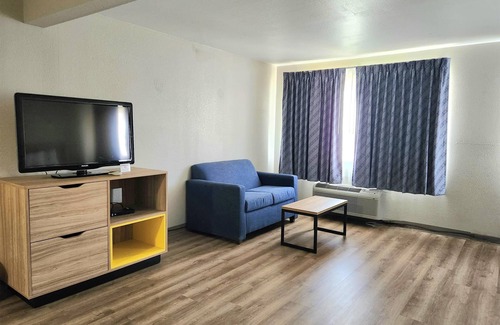 South Side Hotel | Days Inn & Suites by Wyndham Corpus Christi Central