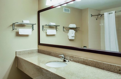 Johnson City Hotel | Days Inn & Suites by Wyndham Johnson City