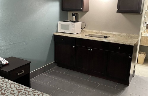 Collierville Hotel | Days Inn & Suites by Wyndham Collierville Germantown Area