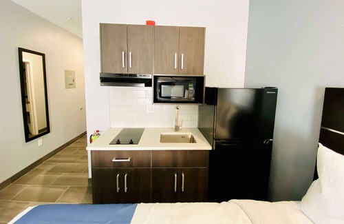 Horn Lake Hotel | Days Inn & Suites by Wyndham Horn Lake/Memphis Graceland
