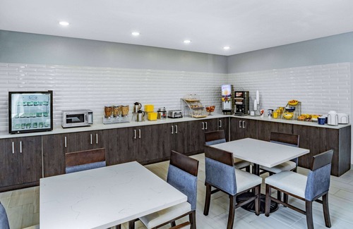 Horn Lake Hotel | Days Inn & Suites by Wyndham Horn Lake/Memphis Graceland